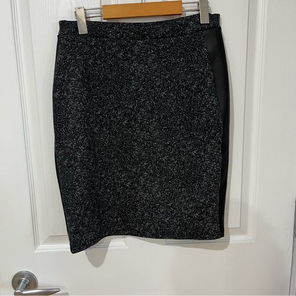 Laura Petites black with faux leather up sides skirt size medium - Picture 6 of 9